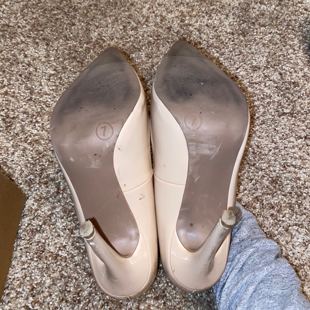 Heels - Picture 3 of 3
